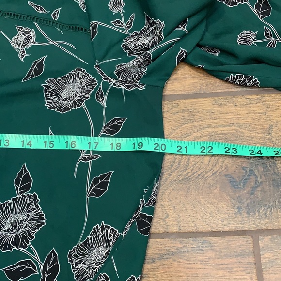 New! Maurices Floral V-Neck Blouse - Picture 8 of 9